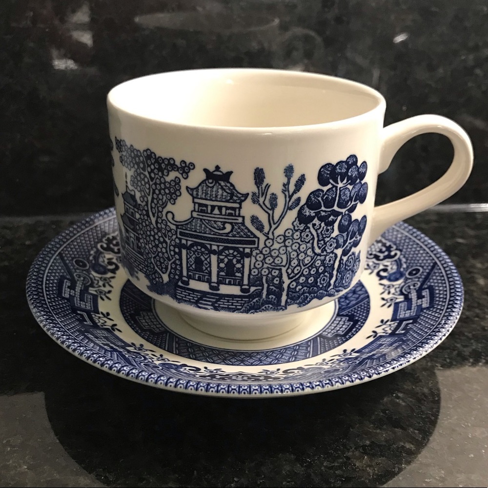 Free💕 Churchill blue willow tea cup and saucer